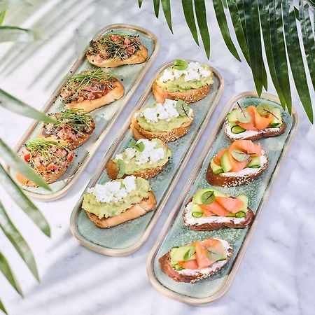 Radisson Blu Hotel יירבאן מראה חיצוני תמונה Bruschetta