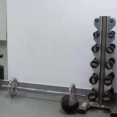 Radisson Blu Hotel יירבאן מראה חיצוני תמונה Dumbbell rack