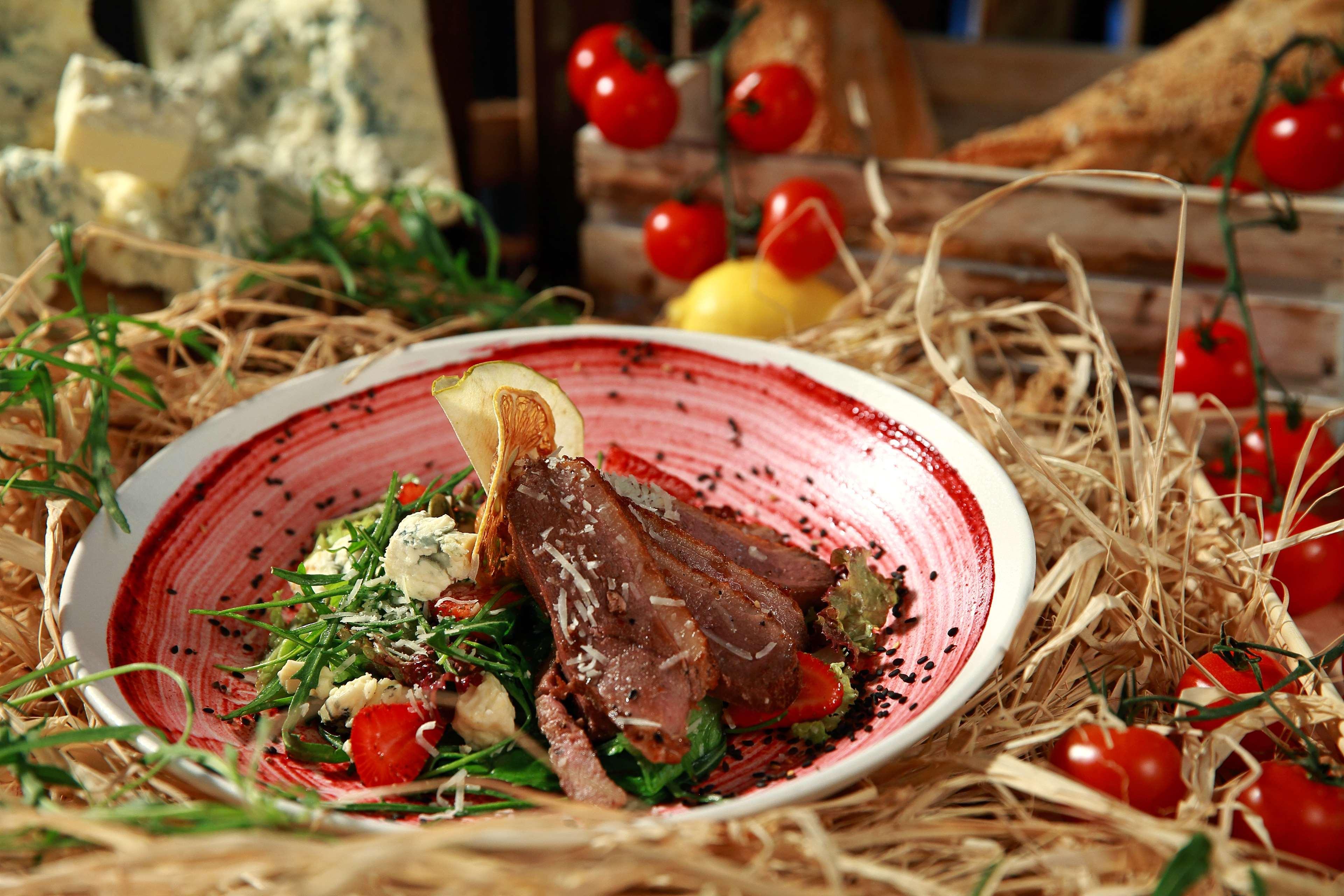 Radisson Blu Hotel יירבאן מראה חיצוני תמונה A typical Italian dish