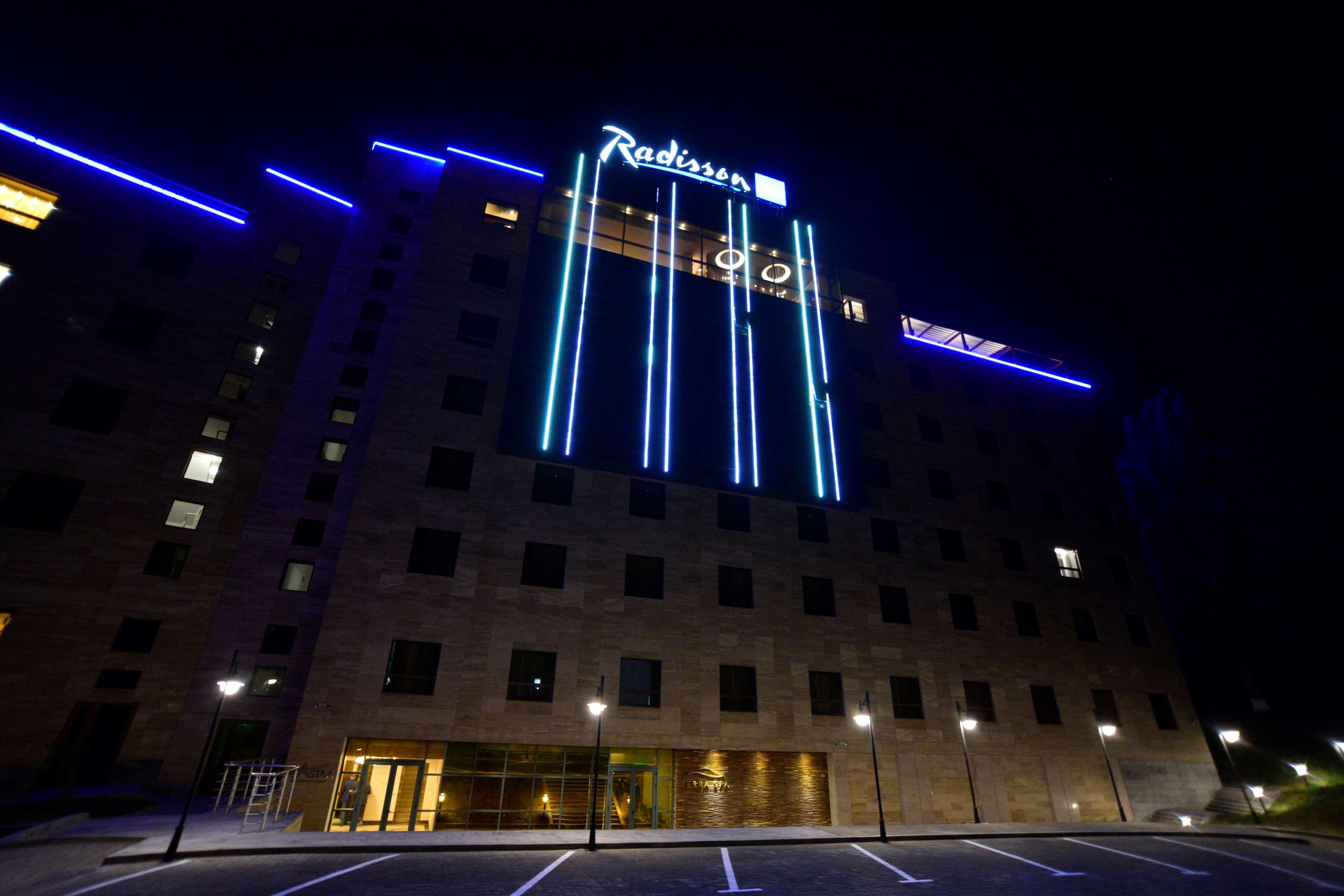 Radisson Blu Hotel יירבאן מראה חיצוני תמונה Radisson Blu Hotel, Bucharest