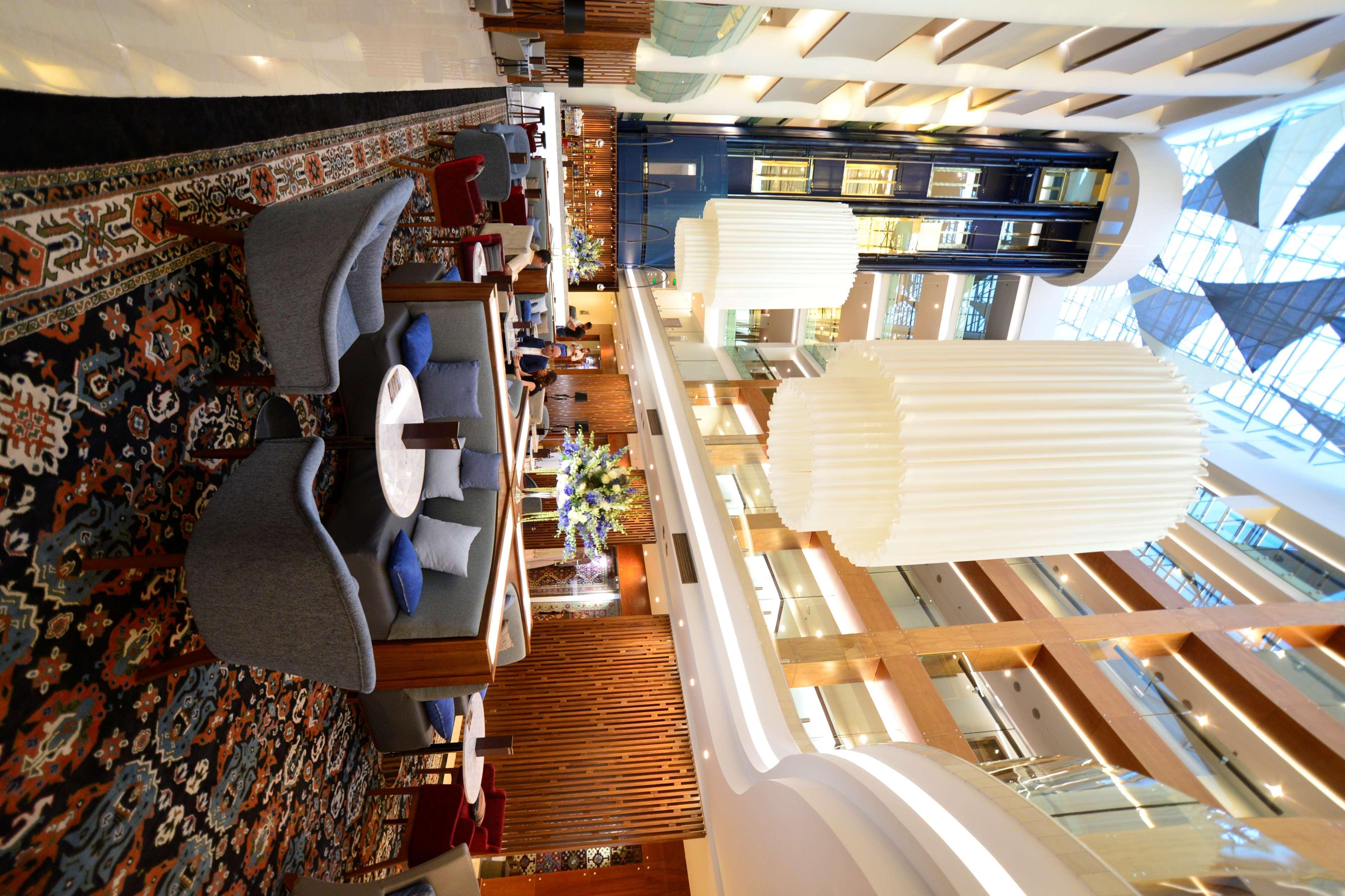 Radisson Blu Hotel יירבאן מראה חיצוני תמונה The lobby