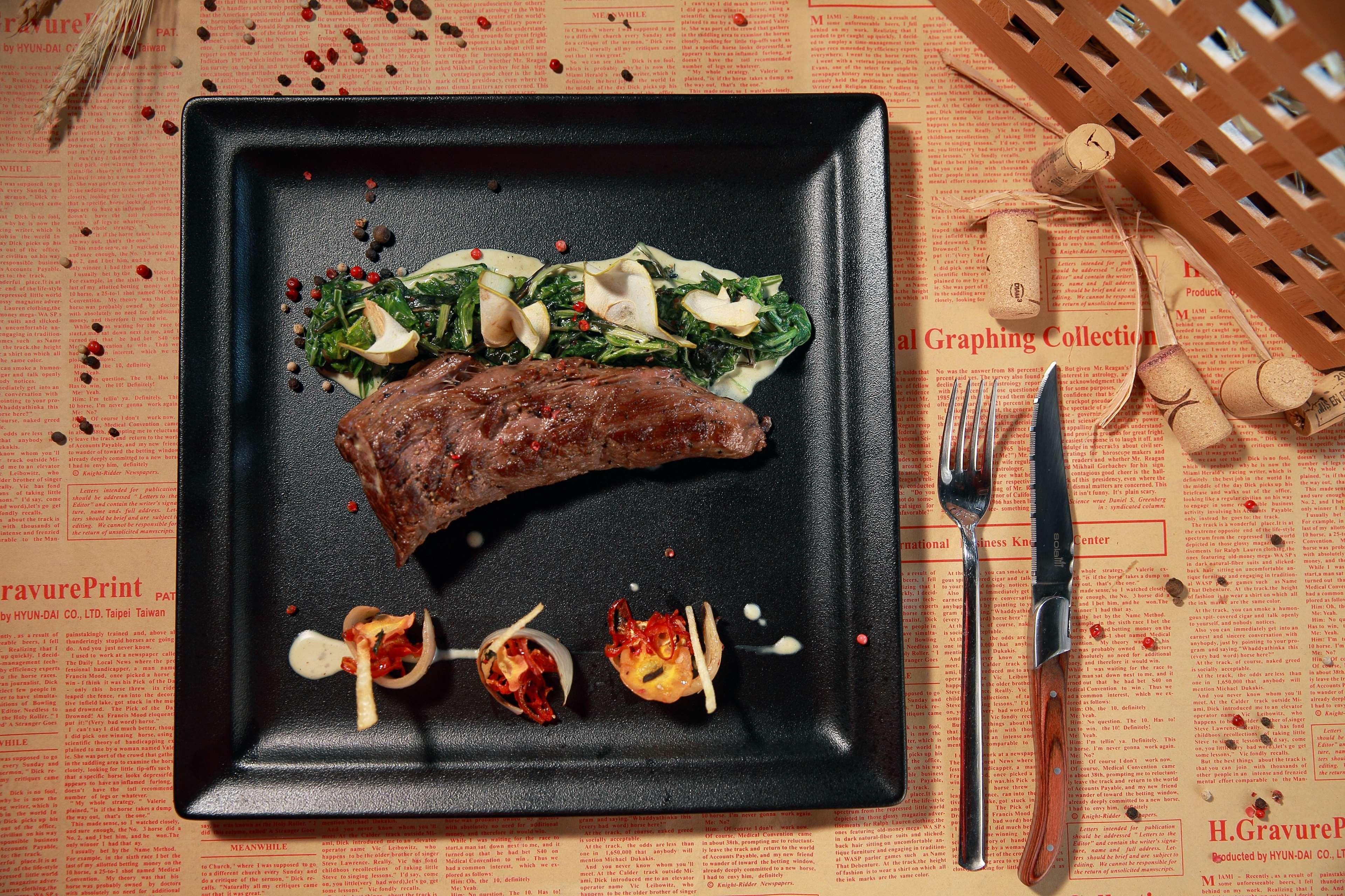 Radisson Blu Hotel יירבאן מראה חיצוני תמונה A steak prepared with the cooking technique of "sous-vide"