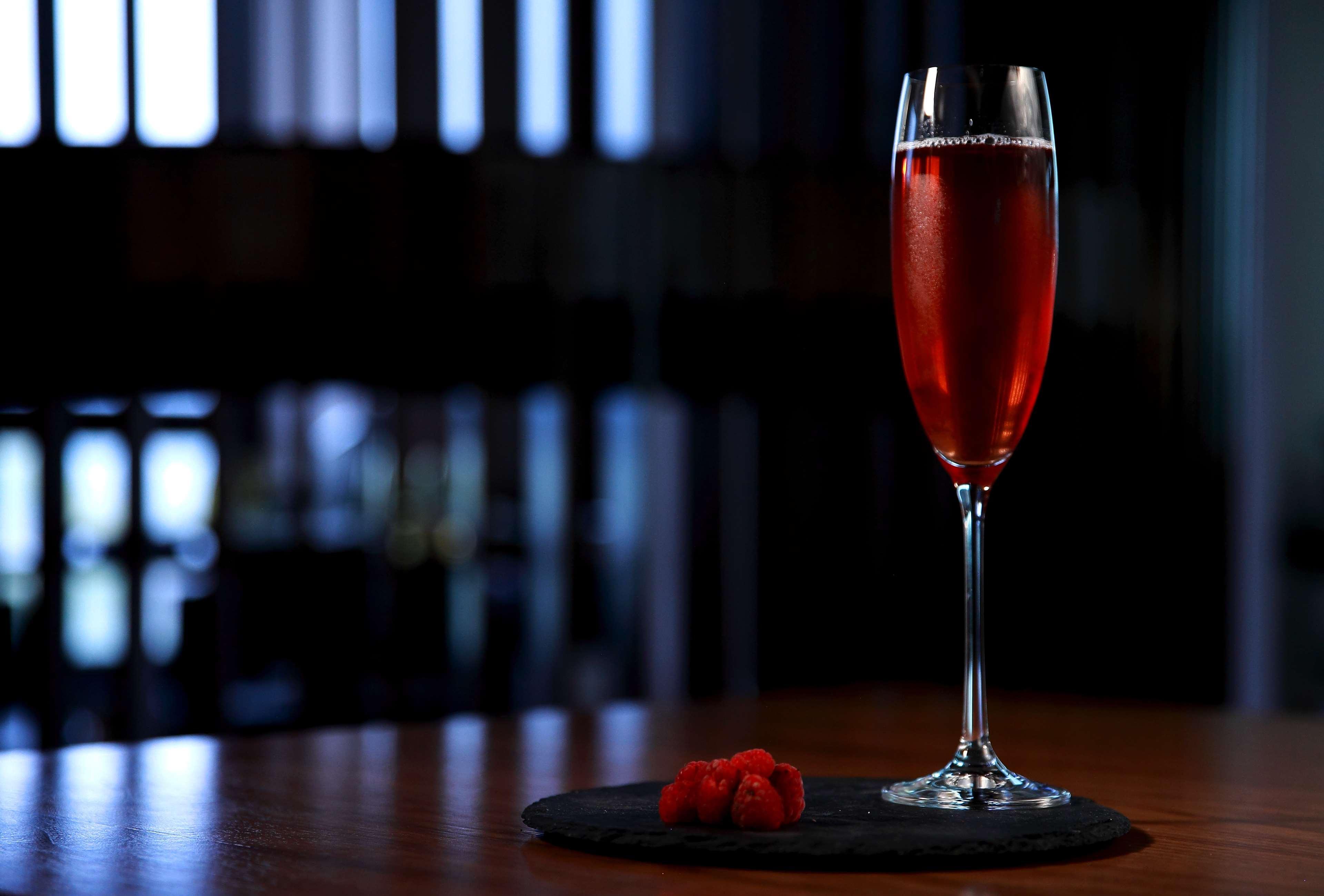 Radisson Blu Hotel יירבאן מראה חיצוני תמונה A Kir Royale
