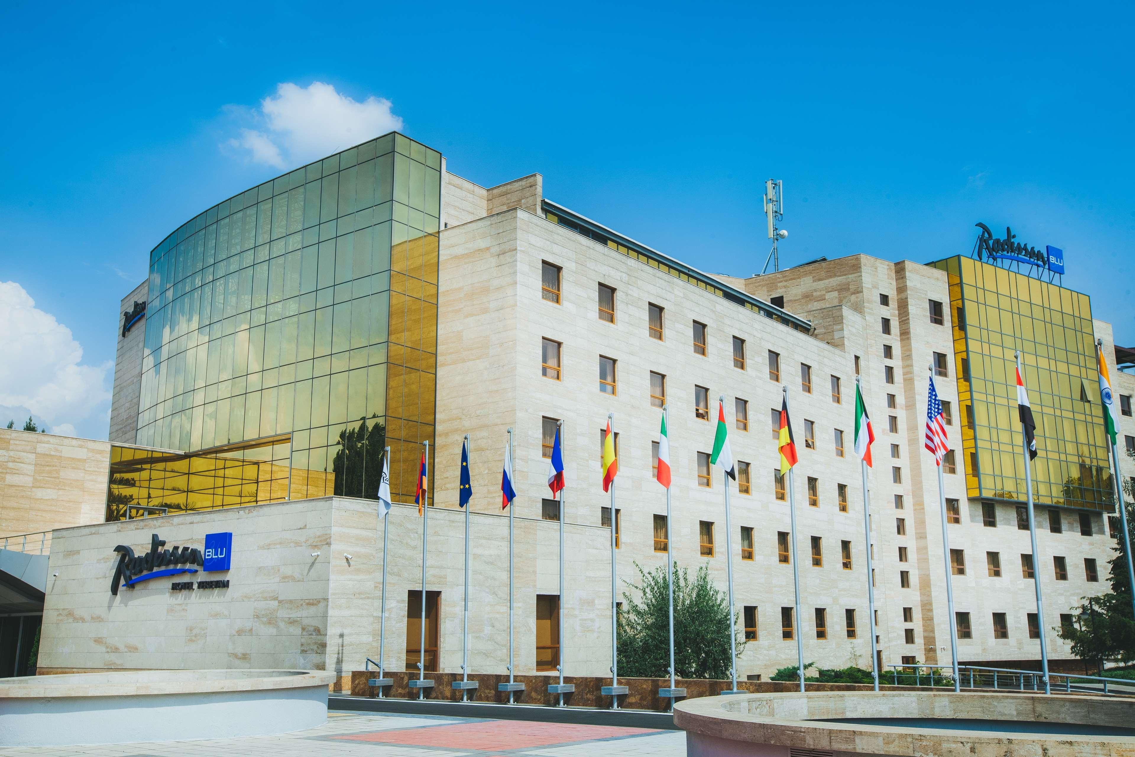Radisson Blu Hotel יירבאן מראה חיצוני תמונה The Radisson Blu Hotel in Addis Ababa, Ethiopia