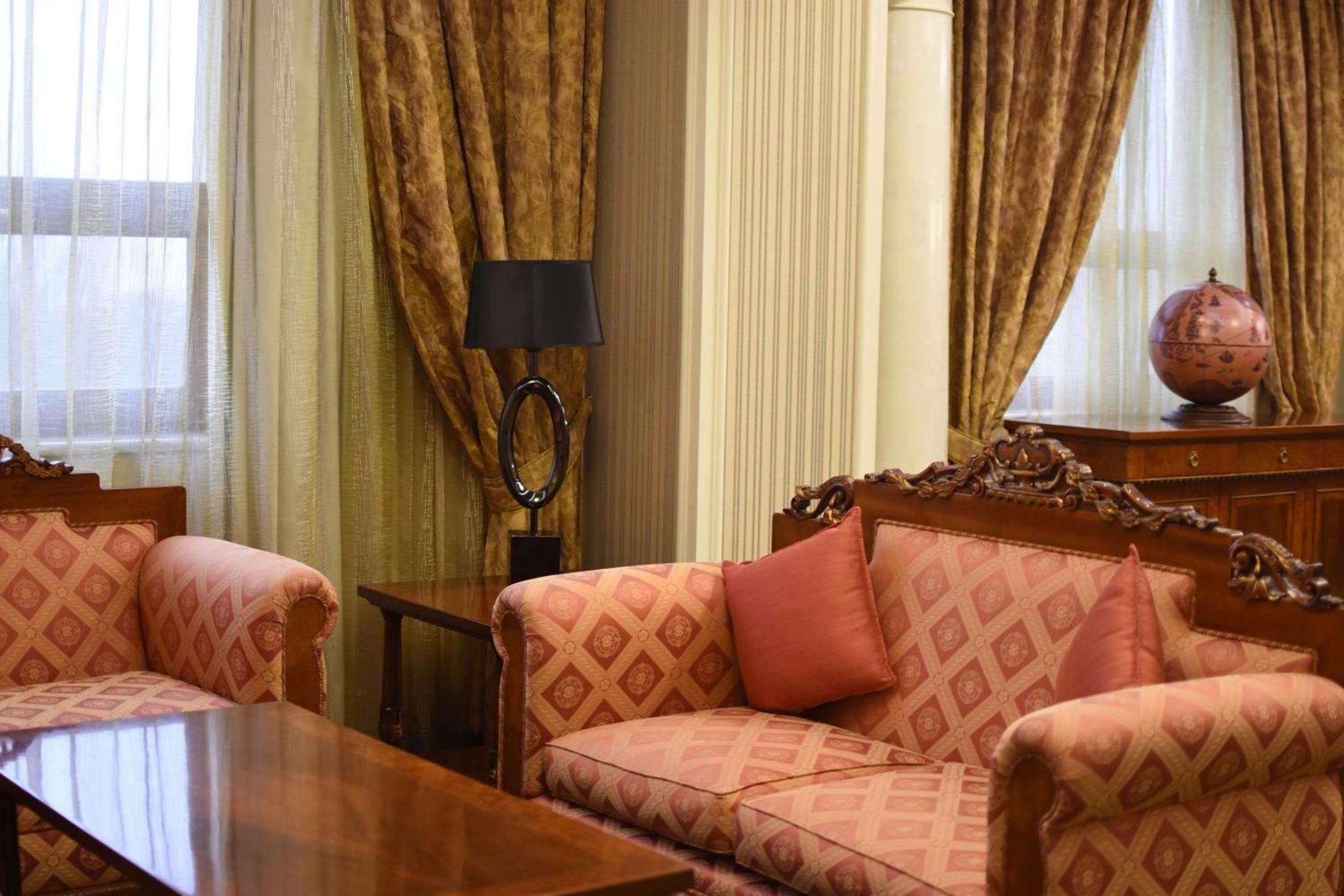 Radisson Blu Hotel יירבאן מראה חיצוני תמונה A living room