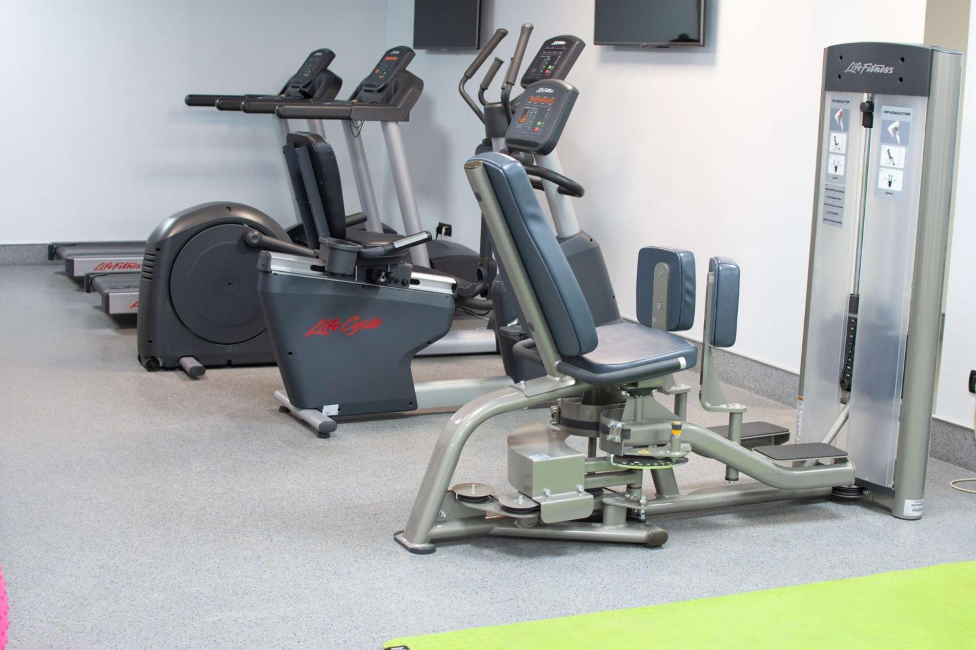 Radisson Blu Hotel יירבאן מראה חיצוני תמונה Elliptical trainer