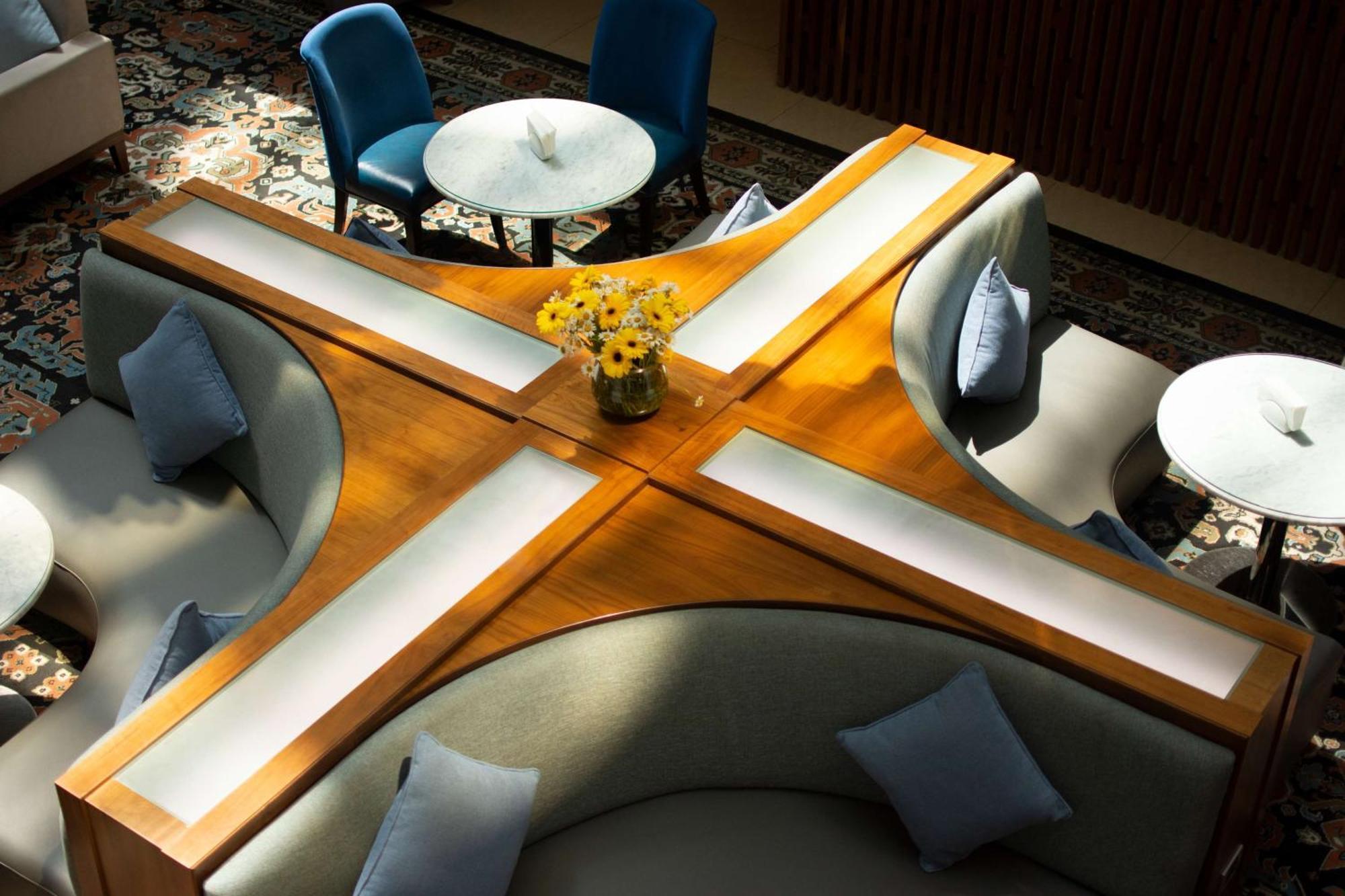 Radisson Blu Hotel יירבאן מראה חיצוני תמונה The lobby